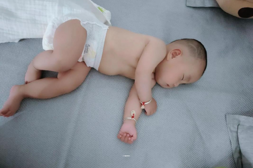 涟源几个月宝宝会抬头